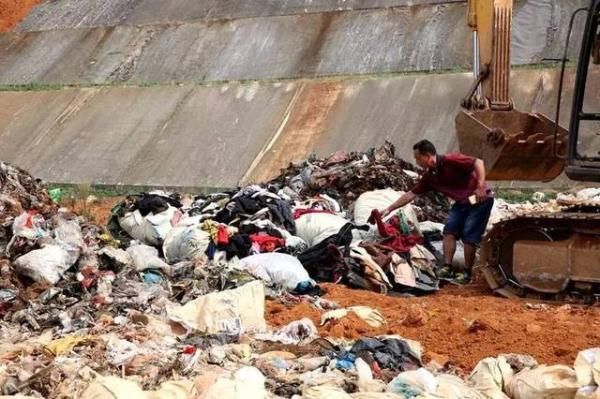 宁洱截获3.5吨洋垃圾走私衣服,多数来自垃圾