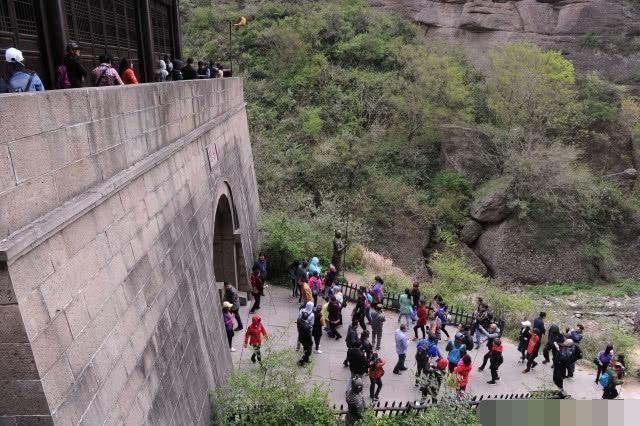 四川最怪的景点，对当地人收费，却对东北人免费!四川人还点赞?