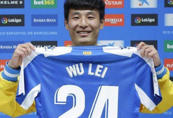 武磊携美妻征战全年无休!西甲新人气王 军功章