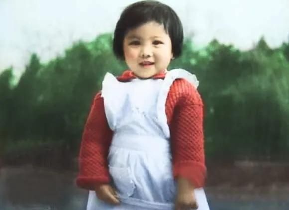 姚贝娜离世5年，张碧晨再送祝福，墓前鲜花不断，她是天生歌者