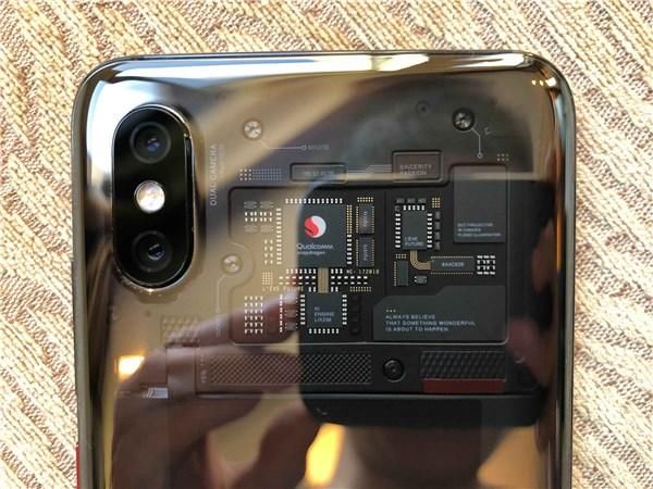 小米8透明探索版真机抢先看!