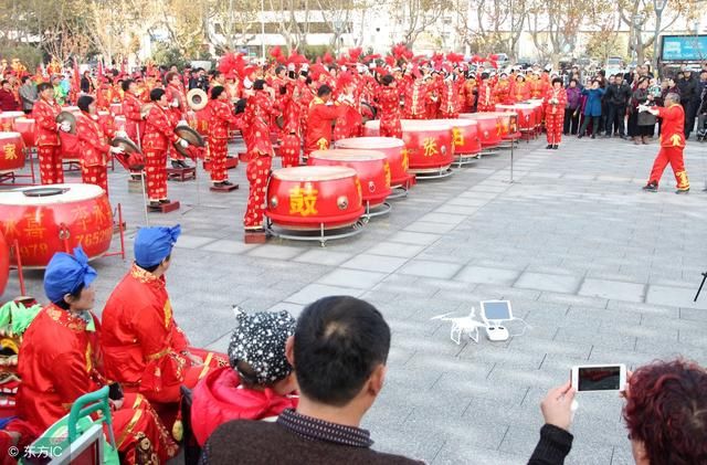 财神保佑春节里，这三大生肖，鸿业远图，飞黄腾达，春风得意