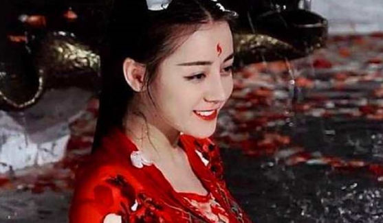 穿红衣的5位古装美人,热巴和杨幂颜值爆表,却还不及她撩人