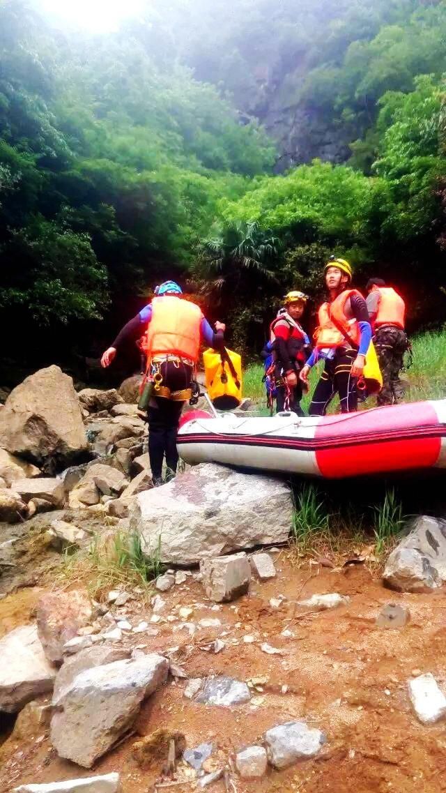 安徽洞穴探险队--探秘六百丈洞穴,发现神秘生物巢穴