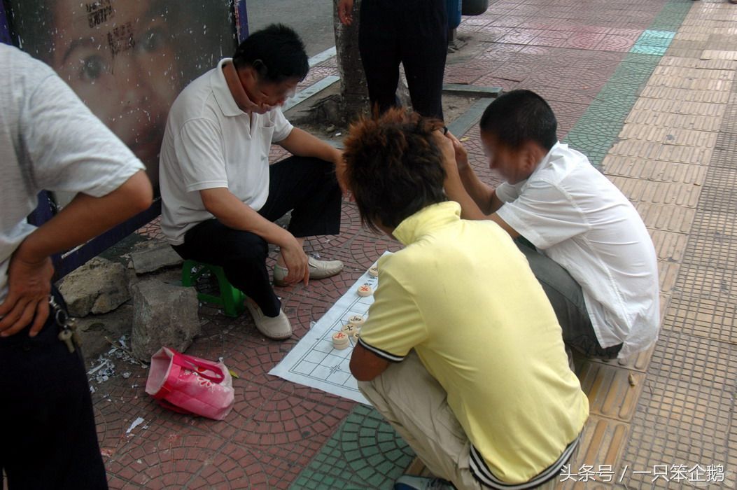 揭秘街头巷尾的骗人把戏，原理简单却无数人上当受骗