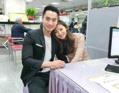 憋不住了,赖弘国结婚四天后前妻发声,网友:原来