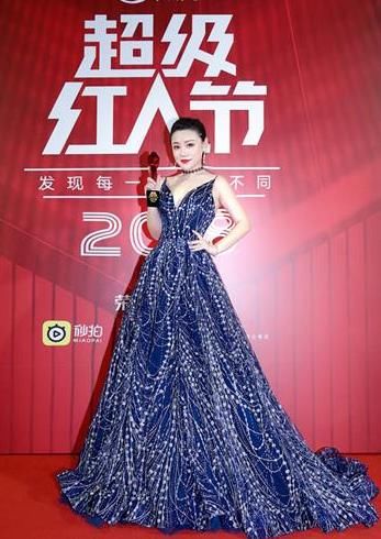 直击红人节,青藤文化董完了荣获年度新锐红人