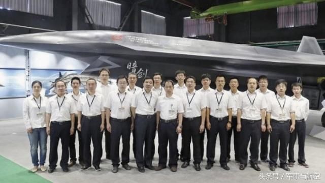 中国暗剑超音速隐形无人战斗机高调亮相,全面