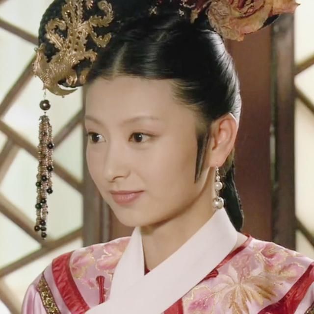 螓首蛾眉,螓首蛾眉是什么意思