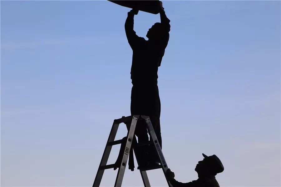 西北望 雄鹰振翅翥塞上--武警宁夏总队直升机大