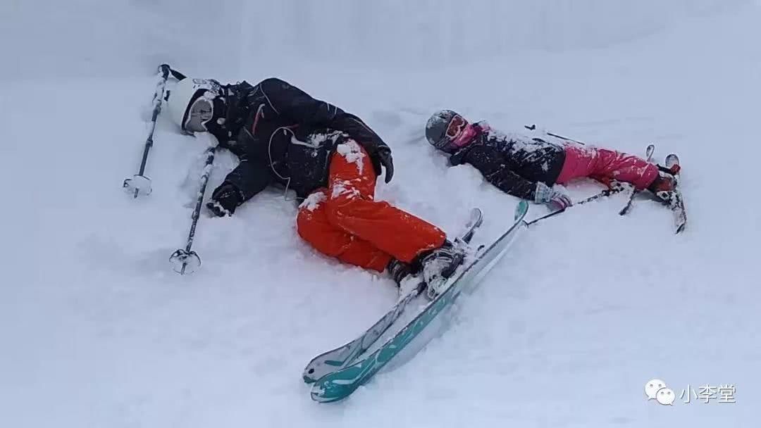带着雪板去旅行，带着画本去滑雪