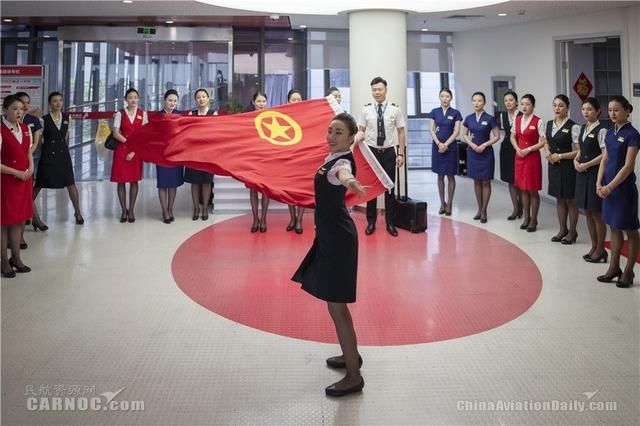 深航客舱服务部团委红歌快闪纪念五四运动一百周年