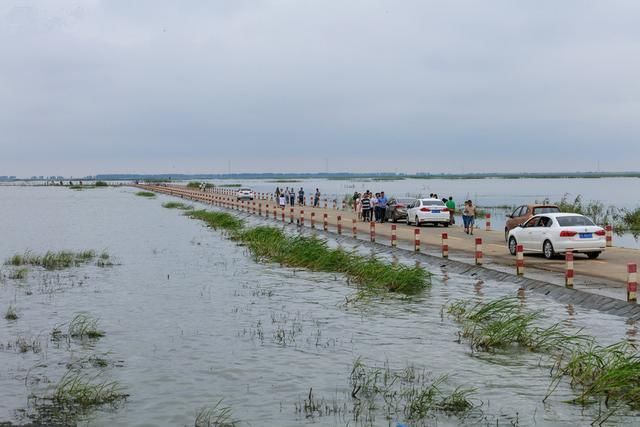 中国有条最任性公路，一言不合就沉入水底最美水上公路