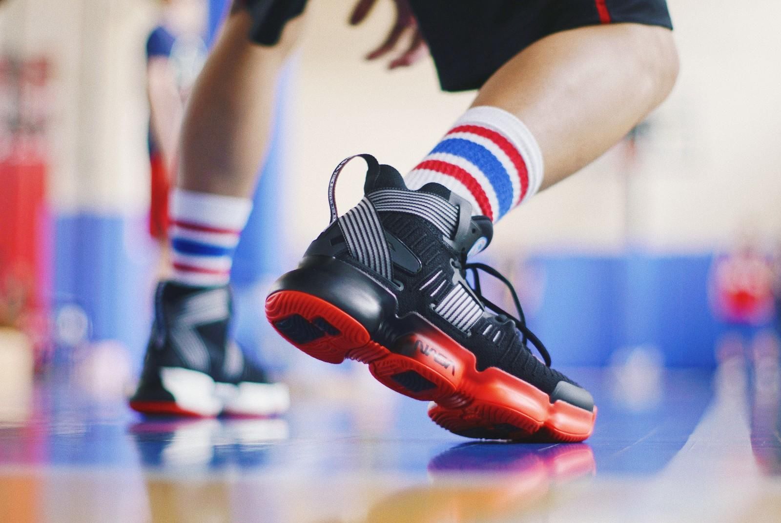 球鞋90秒第五十期--安踏 SEEED 御空篮球鞋