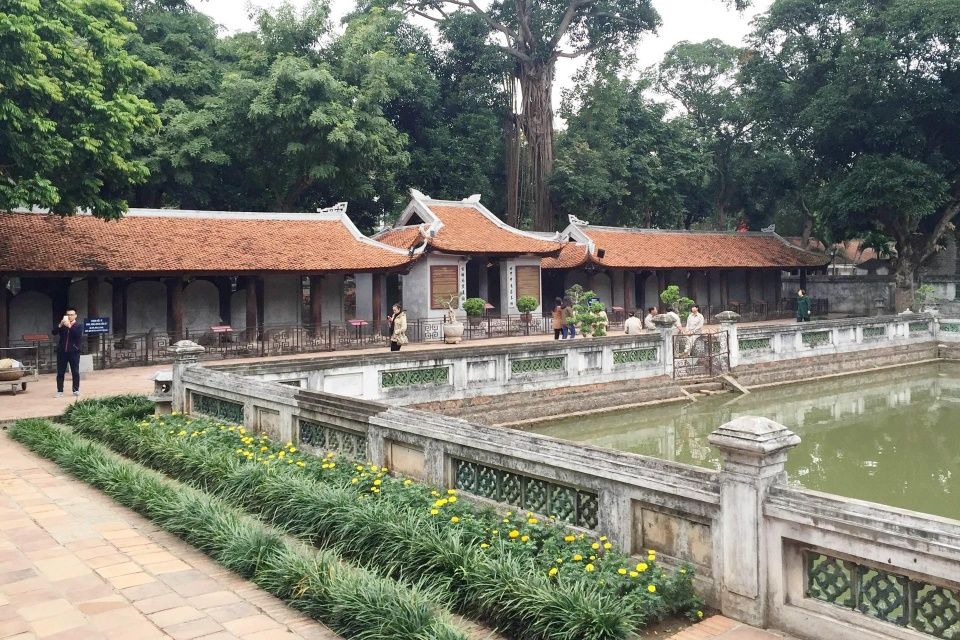 直击真实的越南河内 古建筑上全是汉字 看起来
