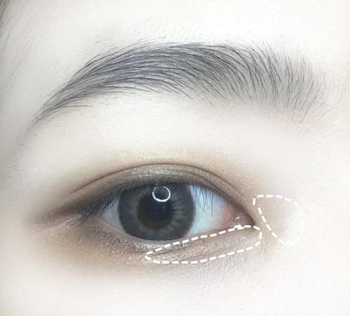 肿眼泡单眼皮内双怎么画眼妆?这样画既日常又