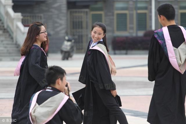 同学聚会成了攀比会？问收入多少，怎么回答好？