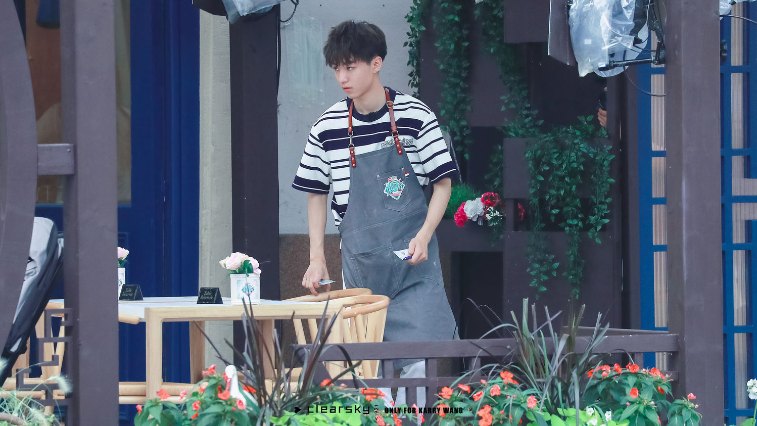 王俊凯《中餐厅2》第三期美图预告 换发型的小