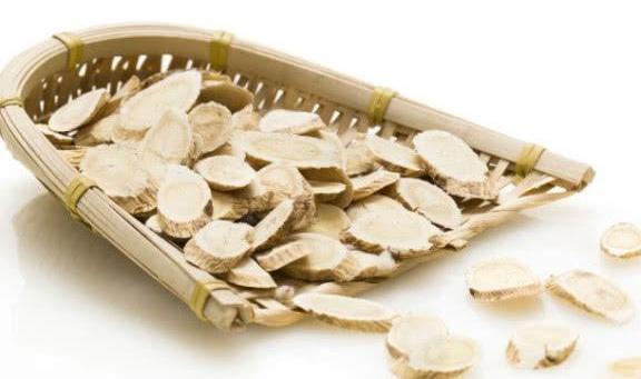 经常用黄芪泡水喝,对身体有副作用吗?与什么搭