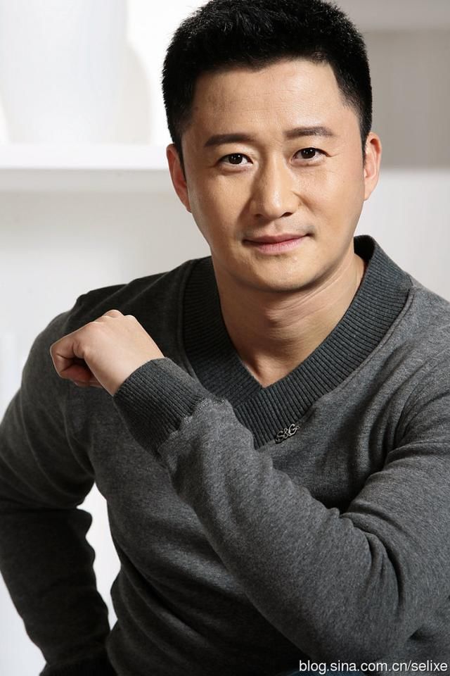 美女是喜欢阳光帅气的王源还是喜欢硬汉吴京