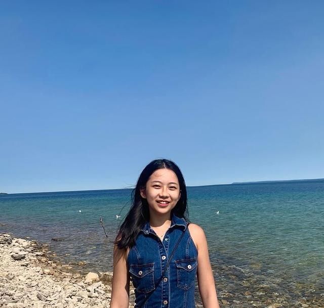 “小魔仙”美雪晒旅游美照,22岁的她性感迷人,身材丰满堪称女神 老葡京娱乐