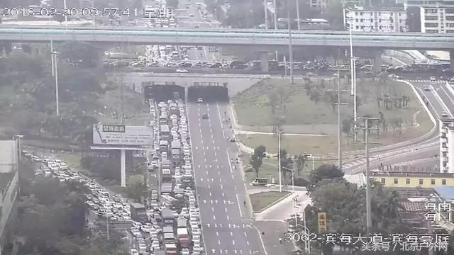 海南发生了什么？1万辆车滞留街头车主吃睡在路边