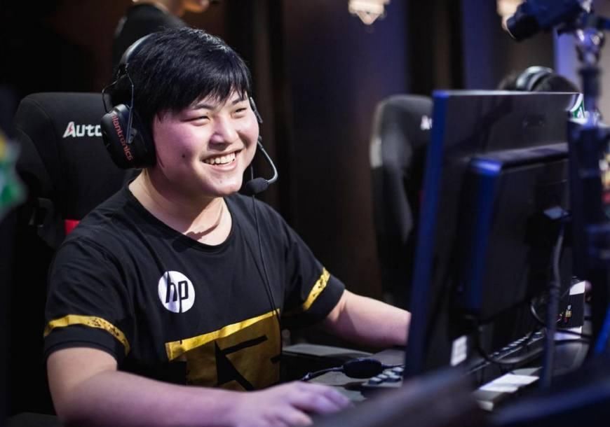 LOL:是什么让你一直留在这个游戏?Uzi:等我一