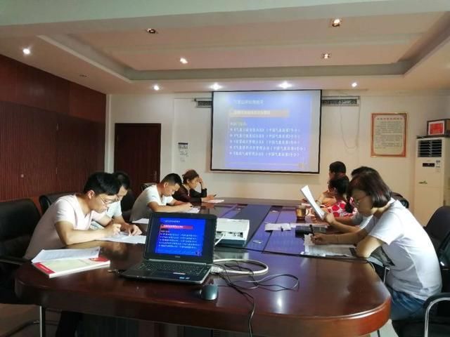 临颍县气象局开展法制建设专题教育活动