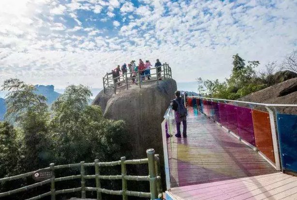 比张家界玻璃栈道刺激520倍！心形玻璃栈道超想去！