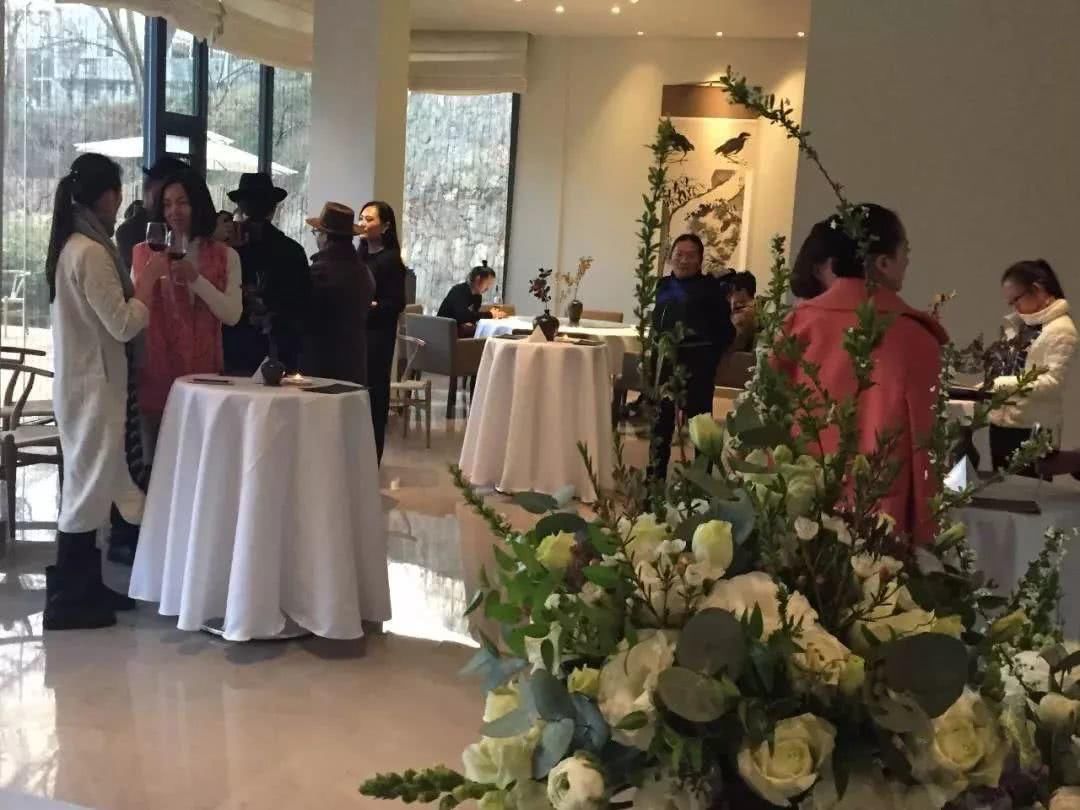 我在梨花盛开的听紫云，候你佳音！