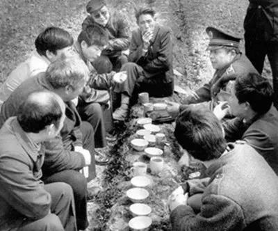 这个农民被《人民日报》点名批评,却带神秘