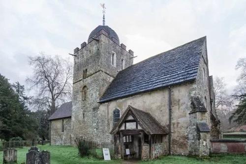 Champing:在中世纪教堂睡一晚,解锁英国露营新