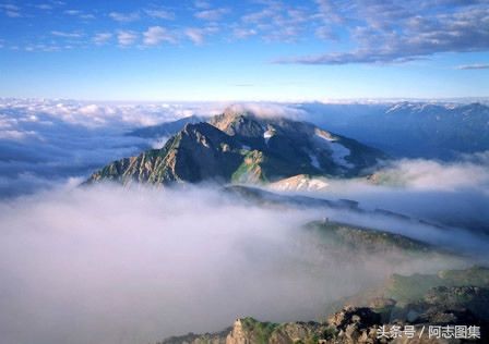 \＂福如东海，寿比南山\＂中的南山指的就是衡山，南岳独秀之美称