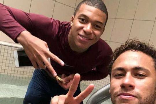 格里兹曼的手机,姆巴佩的手机,郜林的手机,郑智