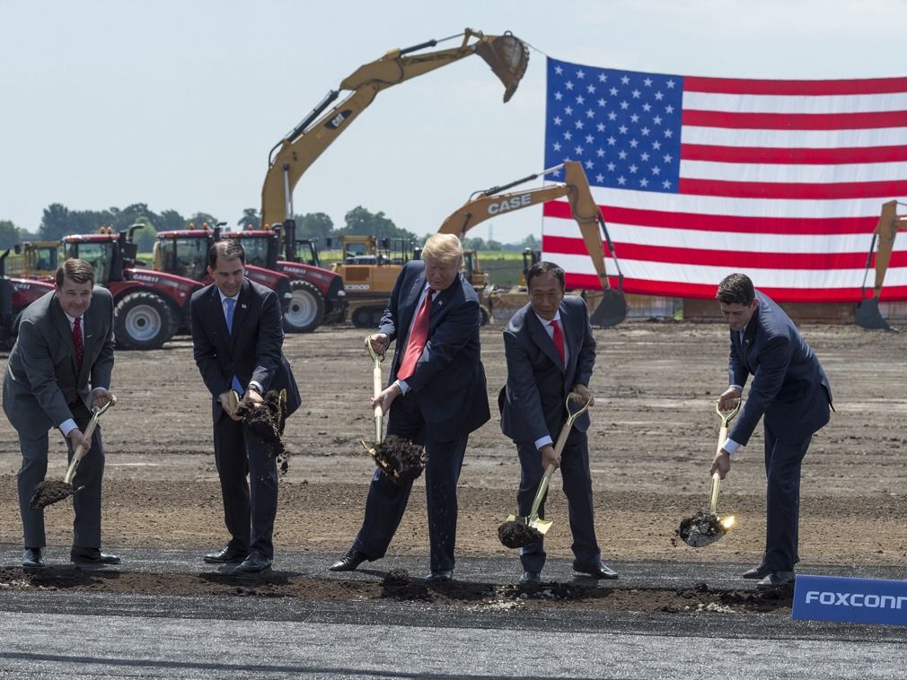特朗普“破例”出席富士康在美动土典礼 郭台铭邀请孙正义参加