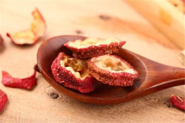 每天用山楂干泡水喝对身体的几大益处,建议收藏一下_【快资讯】