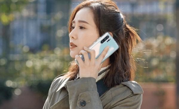 艺人新媒体指数top5，成毅第五赵露思第三，他仍旧登顶榜首