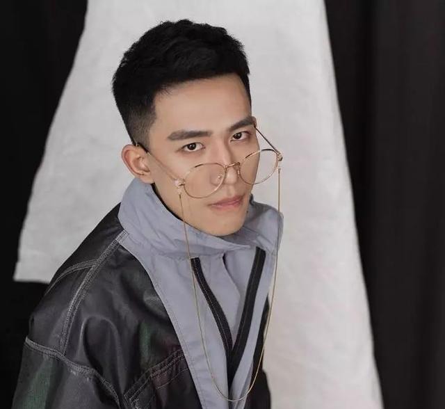 长形脸适合什么眼镜男生,长脸适合什么样的眼镜