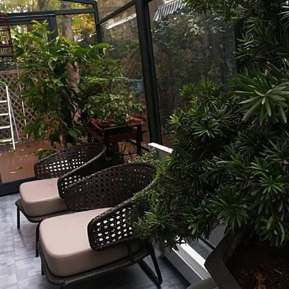 杨幂爸爸晒女儿幼时照,谁知道豪宅背景却成了