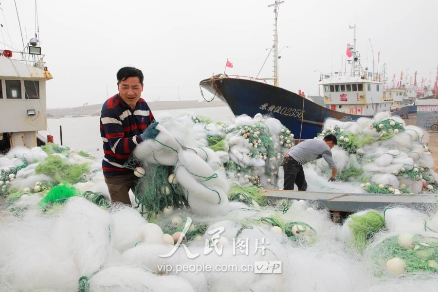 江苏赣榆:赶渔汛 备春捕