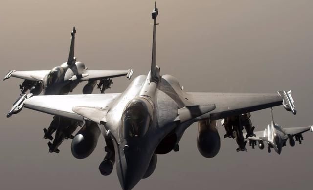 对决世界屋脊:中国空军歼-16战斗机VS印度空