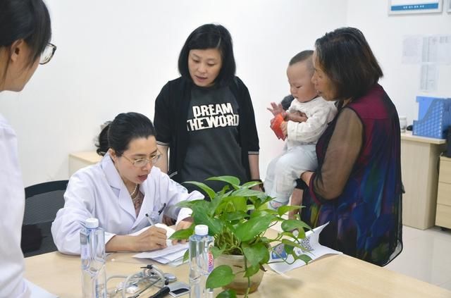 520南充友豪医院儿童成长发育公益讲座完美落幕！