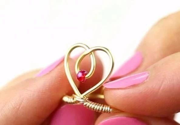 编织技巧|自己用铁丝编织了一个爱心戒指竟换回了一个