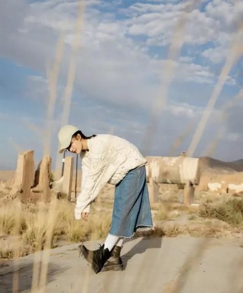 李沁晒出美照，仙气飘飘实在太美，配文保护当下