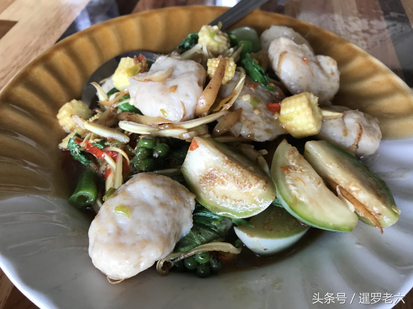 都说泰国美食便宜，一只烤河虾就卖80元!这桌600元的美食值不?