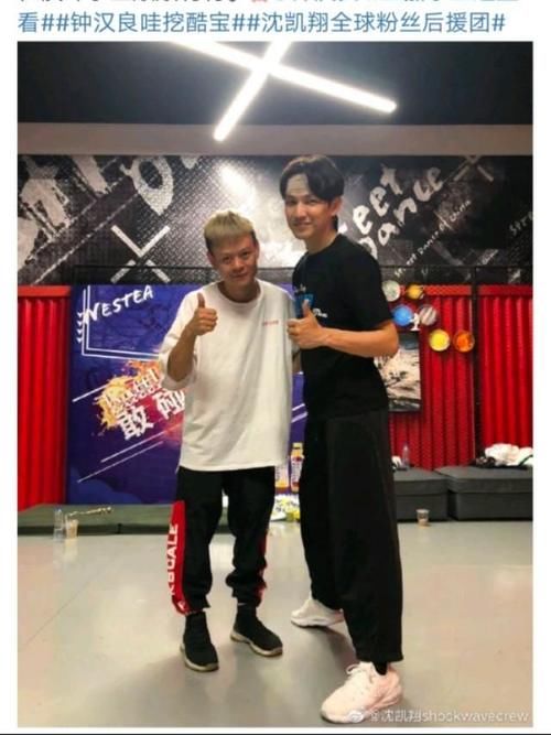 发红包，吃螃蟹，钟汉良和哇挖酷宝们上演偶像剧情节