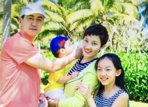 低调央视夫妻主持，结婚16年仍甜蜜恩爱，今儿女双全惹人羡