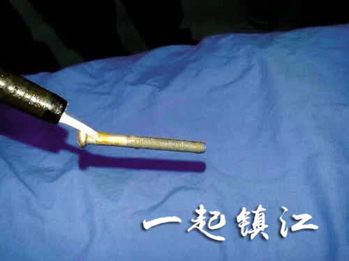 震惊!句容一男子情绪激动之下生吞了一根粗螺