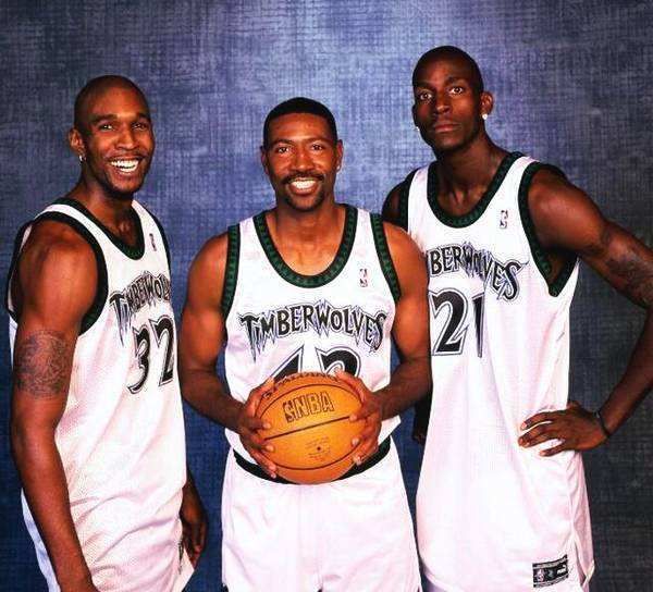 NBA巨神秘的阴阳合同!葬送了森林狼前程,并使