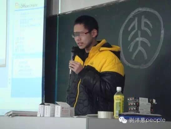 高中同学谈弑母疑犯吴谢宇:他是学神 以为被嫁